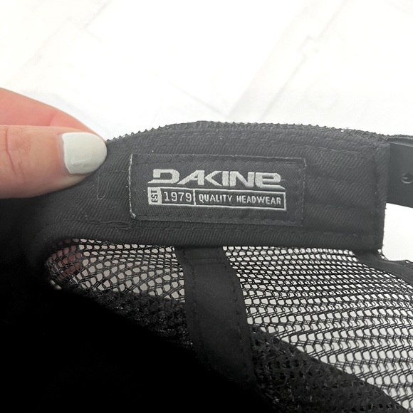 Dakine trucker hat - Picture 3 of 3